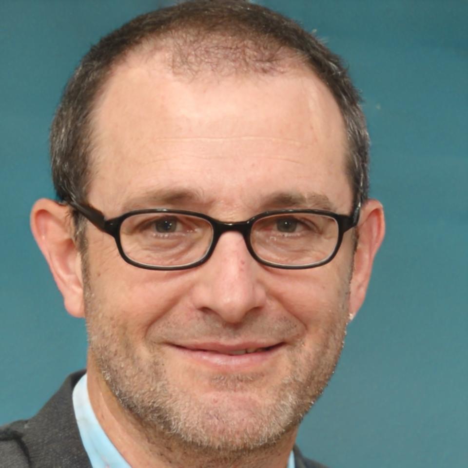 Instructor Roberto Fernández